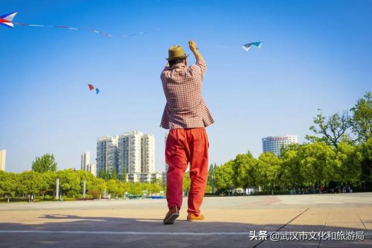 足球网球篮球场游泳池4600平方米的室内运动场馆尽在汉江湾体育公园
