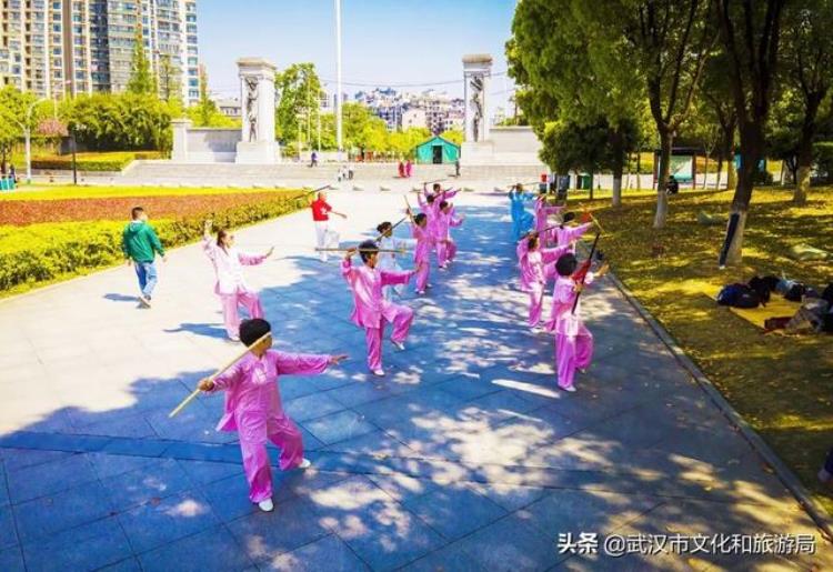 足球网球篮球场游泳池4600平方米的室内运动场馆尽在汉江湾体育公园