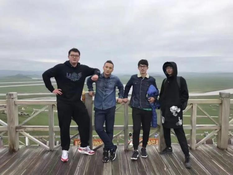 万圣伟投篮「万圣伟的篮球故事又是在篮球场挥汗如雨的一天这种感觉真好」