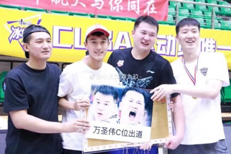 万圣伟投篮「万圣伟的篮球故事又是在篮球场挥汗如雨的一天这种感觉真好」