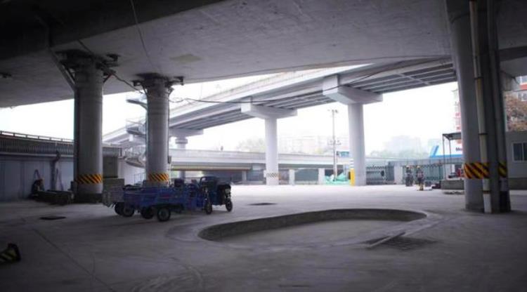 北京最美篮球场「有篮球场游乐区北京首座立交桥下运动乐园年底建成」