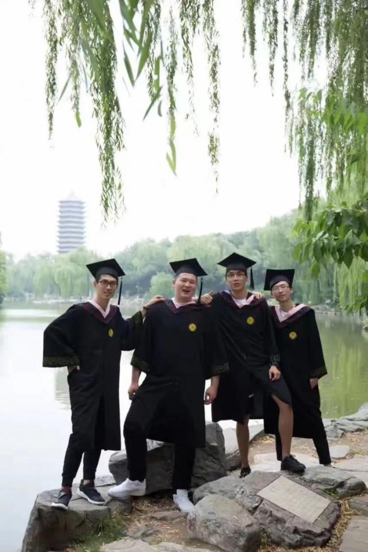 万圣伟投篮「万圣伟的篮球故事又是在篮球场挥汗如雨的一天这种感觉真好」